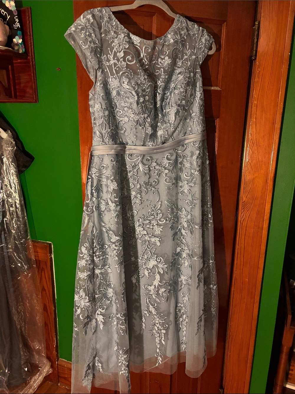 Azazie Silver-Gray Lace Midi Skirt